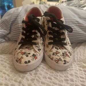 Disney sneakers size 8 ! ! Anything marked 10$ and under is 3/for 10$ loves !